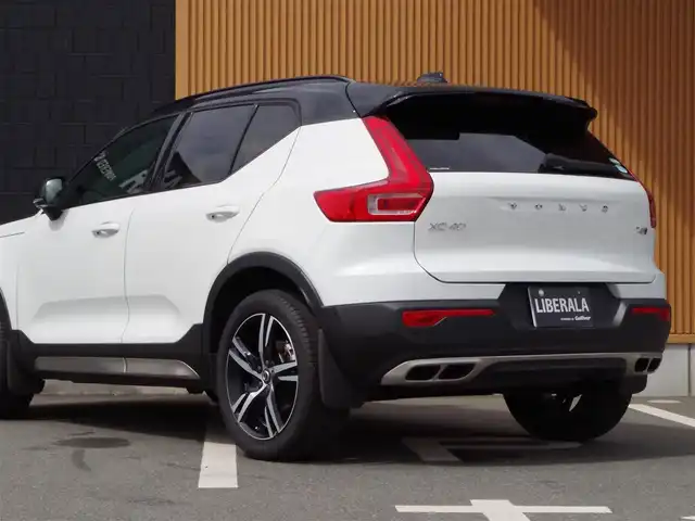 ボルボ ＸＣ４０ T4 AWD Rデザイン 埼玉県 2019(平31)年 3.7万km パール ブラックハーフレザーシート/アダプティブクルーズコントロール/インテリセーフ/harman/kardon/CarPlay/パークセンサー/ブラインドスポットモニター/全周囲カメラ/純正ナビ/ドラレコ/ETC/フルセグTV/シートヒーター/シートポジションメモリー機能