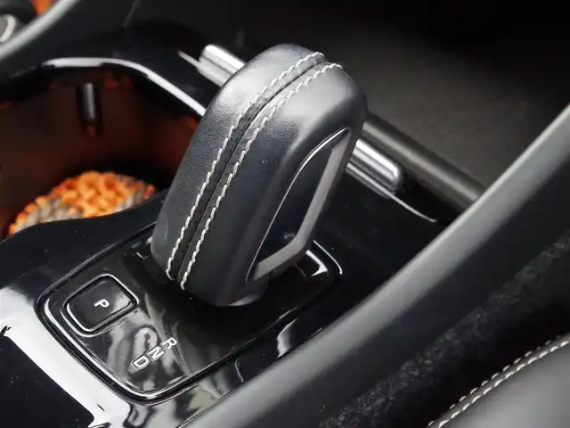 ボルボ ＸＣ４０ T4 AWD Rデザイン 埼玉県 2019(平31)年 3.7万km パール ブラックハーフレザーシート/アダプティブクルーズコントロール/インテリセーフ/harman/kardon/CarPlay/パークセンサー/ブラインドスポットモニター/全周囲カメラ/純正ナビ/ドラレコ/ETC/フルセグTV/シートヒーター/シートポジションメモリー機能