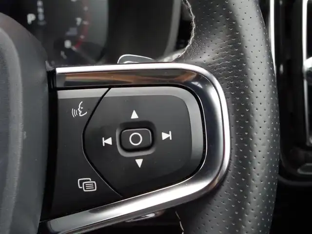 ボルボ ＸＣ４０ T4 AWD Rデザイン 埼玉県 2019(平31)年 3.7万km パール ブラックハーフレザーシート/アダプティブクルーズコントロール/インテリセーフ/harman/kardon/CarPlay/パークセンサー/ブラインドスポットモニター/全周囲カメラ/純正ナビ/ドラレコ/ETC/フルセグTV/シートヒーター/シートポジションメモリー機能