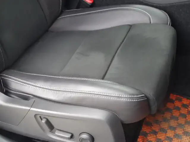 ボルボ ＸＣ４０ T4 AWD Rデザイン 埼玉県 2019(平31)年 3.7万km パール ブラックハーフレザーシート/アダプティブクルーズコントロール/インテリセーフ/harman/kardon/CarPlay/パークセンサー/ブラインドスポットモニター/全周囲カメラ/純正ナビ/ドラレコ/ETC/フルセグTV/シートヒーター/シートポジションメモリー機能