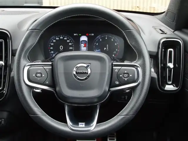 ボルボ ＸＣ４０ T4 AWD Rデザイン 埼玉県 2019(平31)年 3.7万km パール ブラックハーフレザーシート/アダプティブクルーズコントロール/インテリセーフ/harman/kardon/CarPlay/パークセンサー/ブラインドスポットモニター/全周囲カメラ/純正ナビ/ドラレコ/ETC/フルセグTV/シートヒーター/シートポジションメモリー機能