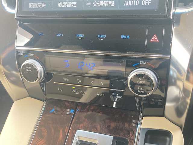 トヨタ アルファード G 福岡県 2018(平30)年 6.4万km ブラック 純正10インチSDナビ(NSZN-Z66T)/FM/AM/CD/DVD/SD/BT/フルセグTV/バックカメラ/純正12.1インチフリップダウンモニター/両側パワースライドドア/革シート/パワーシート/シートメモリ/シートヒーター/エアシート/オットマン/ETC/純正フロアマット/純正ドアバイザー/純正アルミホイール