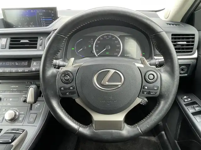 レクサス ＣＴ 200h バージョンC 茨城県 2017(平29)年 4.6万km ソニックチタニウム 後期型モデル/12インチメーカーナビ/バックカメラ/レクサスセーフティセンス/レーダークルーズコントロール/革巻きステアリング/ステアリングスイッチ/パドルシフト/サンルーフ/ハーフレザーシート/シートヒーター/メモリーパワーシート/ドライブレコーダー/LEDヘッドライト/ETC/オートハイビーム