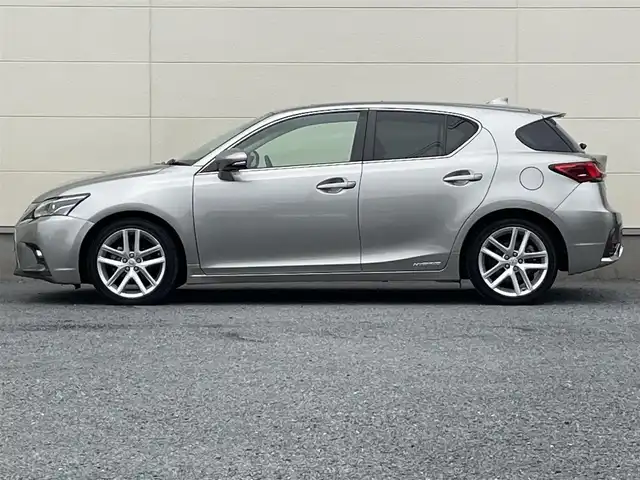 レクサス ＣＴ 200h バージョンC 茨城県 2017(平29)年 4.6万km ソニックチタニウム 後期型モデル/12インチメーカーナビ/バックカメラ/レクサスセーフティセンス/レーダークルーズコントロール/革巻きステアリング/ステアリングスイッチ/パドルシフト/サンルーフ/ハーフレザーシート/シートヒーター/メモリーパワーシート/ドライブレコーダー/LEDヘッドライト/ETC/オートハイビーム