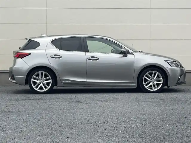 レクサス ＣＴ 200h バージョンC 茨城県 2017(平29)年 4.6万km ソニックチタニウム 後期型モデル/12インチメーカーナビ/バックカメラ/レクサスセーフティセンス/レーダークルーズコントロール/革巻きステアリング/ステアリングスイッチ/パドルシフト/サンルーフ/ハーフレザーシート/シートヒーター/メモリーパワーシート/ドライブレコーダー/LEDヘッドライト/ETC/オートハイビーム