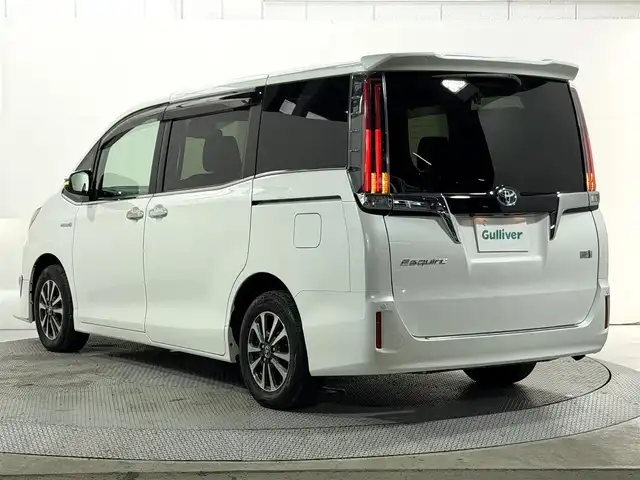 トヨタ エスクァイア ハイブリッド Gi 大阪府 2017(平29)年 5.4万km ホワイトパールクリスタルシャイン 社外エアロ 黒革シート 純正9incナビTV バックカメラ フリップダウンモニター シートヒーター クルーズコントロール 衝突軽減ブレーキ レーンアシスト オートハイビーム 両側パワースライドドア 前後ドライブレコーダー ETC