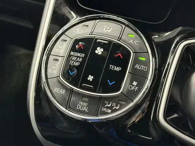 トヨタ エスクァイア ハイブリッド Gi 大阪府 2017(平29)年 5.4万km ホワイトパールクリスタルシャイン 社外エアロ 黒革シート 純正9incナビTV バックカメラ フリップダウンモニター シートヒーター クルーズコントロール 衝突軽減ブレーキ レーンアシスト オートハイビーム 両側パワースライドドア 前後ドライブレコーダー ETC