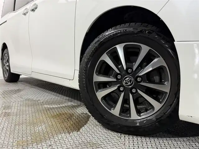 トヨタ エスクァイア ハイブリッド Gi 大阪府 2017(平29)年 5.4万km ホワイトパールクリスタルシャイン 社外エアロ 黒革シート 純正9incナビTV バックカメラ フリップダウンモニター シートヒーター クルーズコントロール 衝突軽減ブレーキ レーンアシスト オートハイビーム 両側パワースライドドア 前後ドライブレコーダー ETC