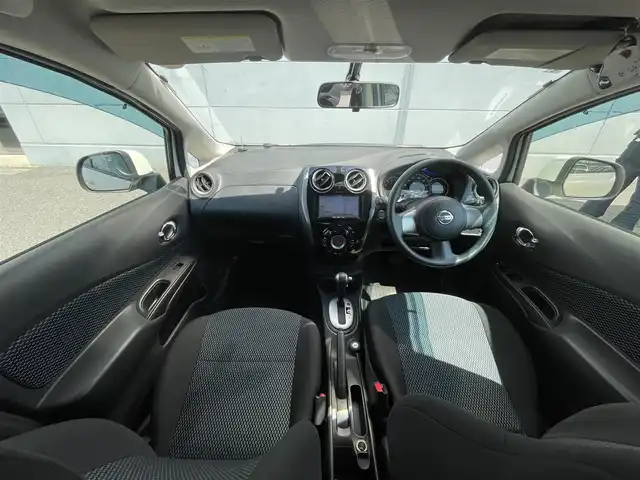 日産 ノート X DIG－S 千葉県 2013(平25)年 3.7万km ブリリアントホワイトパール 社外メモリナビ(AVIC-ZH77)/・フルセグ/BT/DVD/CD/バックカメラ/ETC/スマートキー/プッシュスタート/純正フロアマット/純正ホイール/オートライト