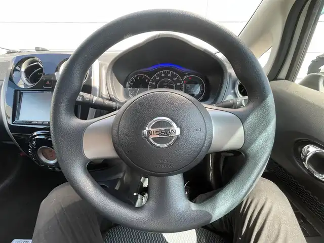 日産 ノート X DIG－S 千葉県 2013(平25)年 3.7万km ブリリアントホワイトパール 社外メモリナビ(AVIC-ZH77)/・フルセグ/BT/DVD/CD/バックカメラ/ETC/スマートキー/プッシュスタート/純正フロアマット/純正ホイール/オートライト