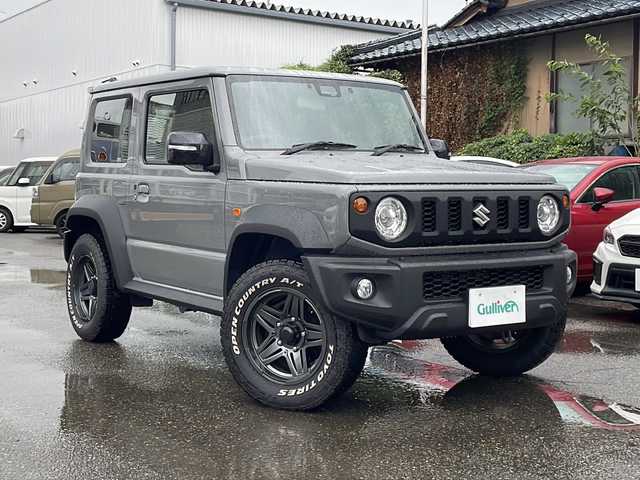 スズキ ジムニー シエラ JC 福井県 2023(令5)年 1万km ミディアムグレー 4WD/社外ディスプレイオーディオ/（Apple CarPlay）/プリクラッシュセーフティ/レーンキープアシスト/クルーズコントロール/純正16インチアルミホイール/背面タイヤ/LEDヘッドライト/フォグランプ/シートヒーター /アイドリングストップ/電動格納ミラー/オートライト/プッシュスタート/スマートキー/保証書/取扱説明書