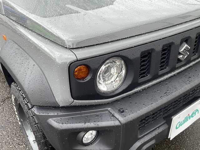 スズキ ジムニー シエラ JC 福井県 2023(令5)年 1万km ミディアムグレー 4WD/社外ディスプレイオーディオ/（Apple CarPlay）/プリクラッシュセーフティ/レーンキープアシスト/クルーズコントロール/純正16インチアルミホイール/背面タイヤ/LEDヘッドライト/フォグランプ/シートヒーター /アイドリングストップ/電動格納ミラー/オートライト/プッシュスタート/スマートキー/保証書/取扱説明書