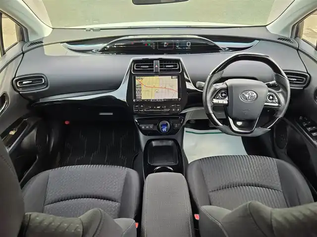 トヨタ プリウス S 鹿児島県 2016(平28)年 6.7万km ホワイトパールクリスタルシャイン Ｂｅｓｔｉ車高調　/ＦＩＲＥＮＺＥアルミホイール（１９インチ）　/社外ハンドル　/社外リアトランクスポイラー　/社外スポイラー（フロント／サイド）　/フロントガラスオーロラフィルム施工　/フェンダー曲げ加工/ALPINEナビ(X9S)/ビルトインETC/Bluetoothオーディオ/フルセグテレビ/バックカメラ/プッシュスタート/スマートキー/前後コーナーセンサー/横滑り防止装置/LEDヘッドライト/カーテンエアバッグ/エアバッグ(W+サイド)
