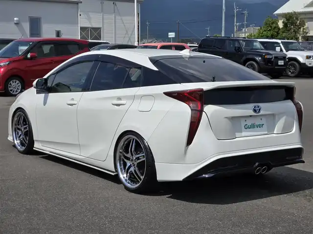 トヨタ プリウス S 鹿児島県 2016(平28)年 6.7万km ホワイトパールクリスタルシャイン Ｂｅｓｔｉ車高調　/ＦＩＲＥＮＺＥアルミホイール（１９インチ）　/社外ハンドル　/社外リアトランクスポイラー　/社外スポイラー（フロント／サイド）　/フロントガラスオーロラフィルム施工　/フェンダー曲げ加工/ALPINEナビ(X9S)/ビルトインETC/Bluetoothオーディオ/フルセグテレビ/バックカメラ/プッシュスタート/スマートキー/前後コーナーセンサー/横滑り防止装置/LEDヘッドライト/カーテンエアバッグ/エアバッグ(W+サイド)