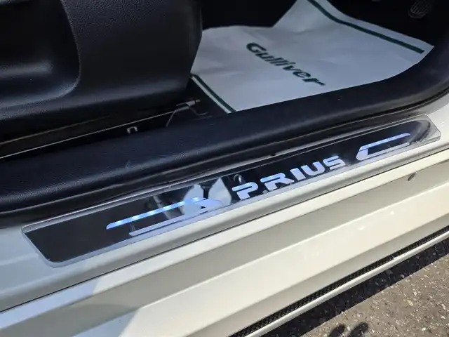 トヨタ プリウス S 鹿児島県 2016(平28)年 6.7万km ホワイトパールクリスタルシャイン Ｂｅｓｔｉ車高調　/ＦＩＲＥＮＺＥアルミホイール（１９インチ）　/社外ハンドル　/社外リアトランクスポイラー　/社外スポイラー（フロント／サイド）　/フロントガラスオーロラフィルム施工　/フェンダー曲げ加工/ALPINEナビ(X9S)/ビルトインETC/Bluetoothオーディオ/フルセグテレビ/バックカメラ/プッシュスタート/スマートキー/前後コーナーセンサー/横滑り防止装置/LEDヘッドライト/カーテンエアバッグ/エアバッグ(W+サイド)