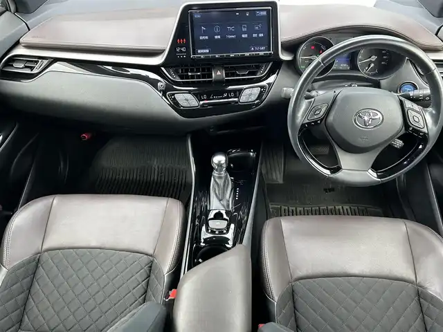 トヨタ Ｃ－ＨＲ G 奈良県 2018(平30)年 4.3万km ホワイトパールクリスタルシャイン フルセグナビ（ＮＳＺＴ－Ｙ６６Ｔ）　/ＨＤＭＩ　/ＣＤ／ＤＶＤ　/ＵＳＢ　/バックカメラ　/ビルトインＥＴＣ　/スペアキー　/レーダークルーズコントロール　/デジタルインナーミラー　/ブラインドスポットモニター　/前後ドライブレコーダー　/電動パーキングブレーキ　/ブレーキホールド　/フロアマット　/ハーフレザーシート　/シートヒーター　/純正アルミホイール　/TRDエアロ