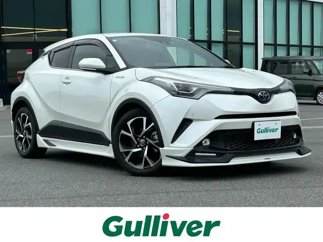 トヨタ Ｃ－ＨＲ G 奈良県 2018(平30)年 4.3万km ホワイトパールクリスタルシャイン フルセグナビ（ＮＳＺＴ－Ｙ６６Ｔ）　/ＨＤＭＩ　/ＣＤ／ＤＶＤ　/ＵＳＢ　/バックカメラ　/ビルトインＥＴＣ　/スペアキー　/レーダークルーズコントロール　/デジタルインナーミラー　/ブラインドスポットモニター　/前後ドライブレコーダー　/電動パーキングブレーキ　/ブレーキホールド　/フロアマット　/ハーフレザーシート　/シートヒーター　/純正アルミホイール　/TRDエアロ
