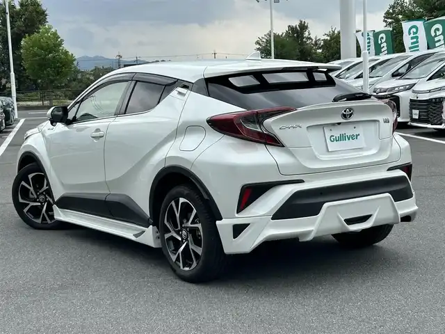 トヨタ Ｃ－ＨＲ G 奈良県 2018(平30)年 4.3万km ホワイトパールクリスタルシャイン フルセグナビ（ＮＳＺＴ－Ｙ６６Ｔ）　/ＨＤＭＩ　/ＣＤ／ＤＶＤ　/ＵＳＢ　/バックカメラ　/ビルトインＥＴＣ　/スペアキー　/レーダークルーズコントロール　/デジタルインナーミラー　/ブラインドスポットモニター　/前後ドライブレコーダー　/電動パーキングブレーキ　/ブレーキホールド　/フロアマット　/ハーフレザーシート　/シートヒーター　/純正アルミホイール　/TRDエアロ