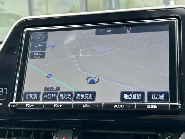 トヨタ Ｃ－ＨＲ G 奈良県 2018(平30)年 4.3万km ホワイトパールクリスタルシャイン フルセグナビ（ＮＳＺＴ－Ｙ６６Ｔ）　/ＨＤＭＩ　/ＣＤ／ＤＶＤ　/ＵＳＢ　/バックカメラ　/ビルトインＥＴＣ　/スペアキー　/レーダークルーズコントロール　/デジタルインナーミラー　/ブラインドスポットモニター　/前後ドライブレコーダー　/電動パーキングブレーキ　/ブレーキホールド　/フロアマット　/ハーフレザーシート　/シートヒーター　/純正アルミホイール　/TRDエアロ