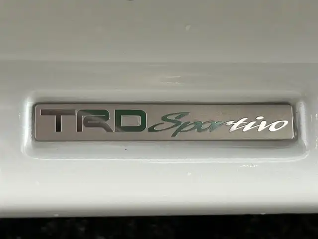 トヨタ Ｃ－ＨＲ G 奈良県 2018(平30)年 4.3万km ホワイトパールクリスタルシャイン フルセグナビ（ＮＳＺＴ－Ｙ６６Ｔ）　/ＨＤＭＩ　/ＣＤ／ＤＶＤ　/ＵＳＢ　/バックカメラ　/ビルトインＥＴＣ　/スペアキー　/レーダークルーズコントロール　/デジタルインナーミラー　/ブラインドスポットモニター　/前後ドライブレコーダー　/電動パーキングブレーキ　/ブレーキホールド　/フロアマット　/ハーフレザーシート　/シートヒーター　/純正アルミホイール　/TRDエアロ