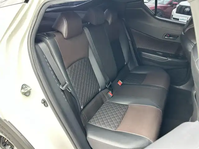トヨタ Ｃ－ＨＲ G 奈良県 2018(平30)年 4.3万km ホワイトパールクリスタルシャイン フルセグナビ（ＮＳＺＴ－Ｙ６６Ｔ）　/ＨＤＭＩ　/ＣＤ／ＤＶＤ　/ＵＳＢ　/バックカメラ　/ビルトインＥＴＣ　/スペアキー　/レーダークルーズコントロール　/デジタルインナーミラー　/ブラインドスポットモニター　/前後ドライブレコーダー　/電動パーキングブレーキ　/ブレーキホールド　/フロアマット　/ハーフレザーシート　/シートヒーター　/純正アルミホイール　/TRDエアロ