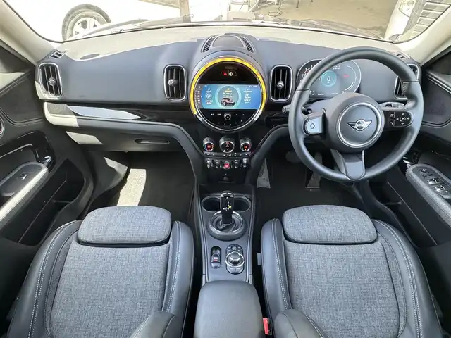 ＭＩＮＩ ＢＭＷ ミニ クロスオーバー クーパー D エッセンシャルトリム 静岡県 2022(令4)年 3.4万km MINI Yoursエニグマティックブラック ワンオーナー/ペッパーパッケージ/・ストレージコンパートメントパッケージ/・MINIエキサイトメントパッケージ/・レインセンサー（自動ドライビングライト付き）/・ライトパッケージ/・コンフォートアクセスシステム/ハーフレザーシート/純正ディスプレイオーディオ/(Bluetooth/CarPlay)/インテリジェントセーフティ/バックカメラ/クルーズコントロール/PDC/シートヒーター/ETC/フロアマット/社外16インチアルミホイール(MAK)/保証書/取扱説明書/スペアキー/フロントフォグランプ/純正AW/サマータイヤ有り（225/55R17）