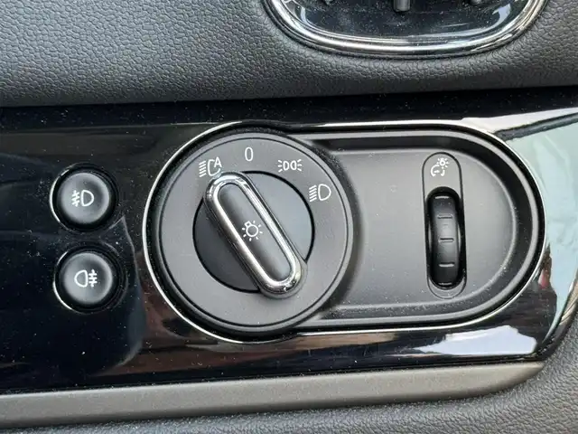 ＭＩＮＩ ＢＭＷ ミニ クロスオーバー クーパー D エッセンシャルトリム 静岡県 2022(令4)年 3.4万km MINI Yoursエニグマティックブラック ワンオーナー/ペッパーパッケージ/・ストレージコンパートメントパッケージ/・MINIエキサイトメントパッケージ/・レインセンサー（自動ドライビングライト付き）/・ライトパッケージ/・コンフォートアクセスシステム/ハーフレザーシート/純正ディスプレイオーディオ/(Bluetooth/CarPlay)/インテリジェントセーフティ/バックカメラ/クルーズコントロール/PDC/シートヒーター/ETC/フロアマット/社外16インチアルミホイール(MAK)/保証書/取扱説明書/スペアキー/フロントフォグランプ/純正AW/サマータイヤ有り（225/55R17）