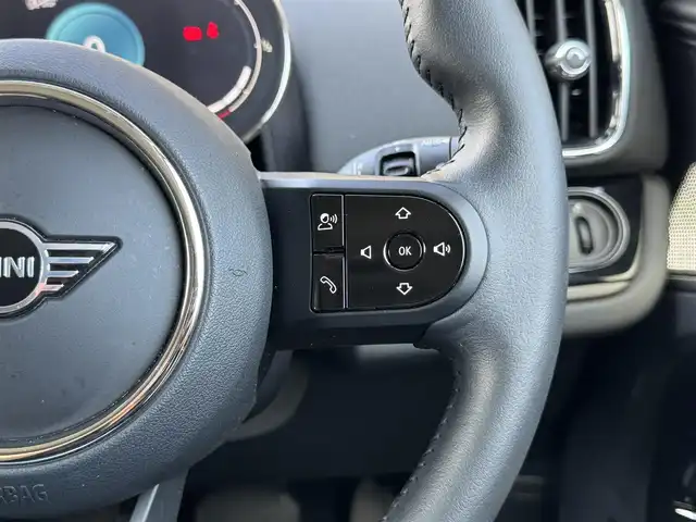 ＭＩＮＩ ＢＭＷ ミニ クロスオーバー クーパー D エッセンシャルトリム 静岡県 2022(令4)年 3.4万km MINI Yoursエニグマティックブラック ワンオーナー/ペッパーパッケージ/・ストレージコンパートメントパッケージ/・MINIエキサイトメントパッケージ/・レインセンサー（自動ドライビングライト付き）/・ライトパッケージ/・コンフォートアクセスシステム/ハーフレザーシート/純正ディスプレイオーディオ/(Bluetooth/CarPlay)/インテリジェントセーフティ/バックカメラ/クルーズコントロール/PDC/シートヒーター/ETC/フロアマット/社外16インチアルミホイール(MAK)/保証書/取扱説明書/スペアキー/フロントフォグランプ/純正AW/サマータイヤ有り（225/55R17）