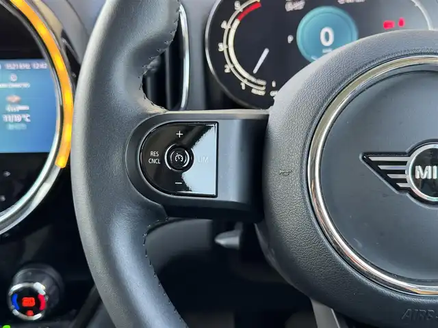 ＭＩＮＩ ＢＭＷ ミニ クロスオーバー クーパー D エッセンシャルトリム 静岡県 2022(令4)年 3.4万km MINI Yoursエニグマティックブラック ワンオーナー/ペッパーパッケージ/・ストレージコンパートメントパッケージ/・MINIエキサイトメントパッケージ/・レインセンサー（自動ドライビングライト付き）/・ライトパッケージ/・コンフォートアクセスシステム/ハーフレザーシート/純正ディスプレイオーディオ/(Bluetooth/CarPlay)/インテリジェントセーフティ/バックカメラ/クルーズコントロール/PDC/シートヒーター/ETC/フロアマット/社外16インチアルミホイール(MAK)/保証書/取扱説明書/スペアキー/フロントフォグランプ/純正AW/サマータイヤ有り（225/55R17）