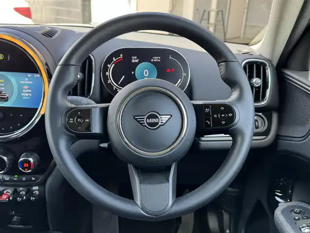 ＭＩＮＩ ＢＭＷ ミニ クロスオーバー クーパー D エッセンシャルトリム 静岡県 2022(令4)年 3.4万km MINI Yoursエニグマティックブラック ワンオーナー/ペッパーパッケージ/・ストレージコンパートメントパッケージ/・MINIエキサイトメントパッケージ/・レインセンサー（自動ドライビングライト付き）/・ライトパッケージ/・コンフォートアクセスシステム/ハーフレザーシート/純正ディスプレイオーディオ/(Bluetooth/CarPlay)/インテリジェントセーフティ/バックカメラ/クルーズコントロール/PDC/シートヒーター/ETC/フロアマット/社外16インチアルミホイール(MAK)/保証書/取扱説明書/スペアキー/フロントフォグランプ/純正AW/サマータイヤ有り（225/55R17）