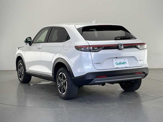 ホンダ ヴェゼル ハイブリッド e:HEV X 長野県 2023(令5)年 2.6万km プラチナホワイトパール 4WD/純正ナビ　/（フルセグ/Bluetooth/USB/AM/FM）/バックカメラ/ビルトインＥＴＣ2.0/衝突軽減ブレーキ/レーンキープアシスト/レーダークルーズコントロール/前後コーナーセンサー/踏み間違い防止/ＬＥＤヘッドライト/前席シートヒーター/ダウンヒルアシストコントロール/置くだけ充電/電子パーキングブレーキ/ステアリングスイッチ/パドルシフト/ドライブモード/取扱説明書/スペアキー