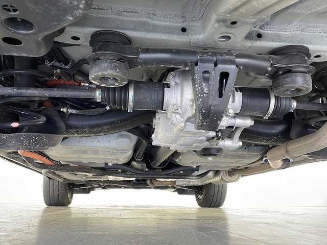 ホンダ ヴェゼル ハイブリッド e:HEV X 長野県 2023(令5)年 2.6万km プラチナホワイトパール 4WD/純正ナビ　/（フルセグ/Bluetooth/USB/AM/FM）/バックカメラ/ビルトインＥＴＣ2.0/衝突軽減ブレーキ/レーンキープアシスト/レーダークルーズコントロール/前後コーナーセンサー/踏み間違い防止/ＬＥＤヘッドライト/前席シートヒーター/ダウンヒルアシストコントロール/置くだけ充電/電子パーキングブレーキ/ステアリングスイッチ/パドルシフト/ドライブモード/取扱説明書/スペアキー