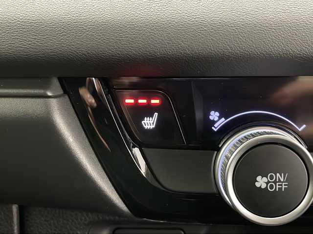 ホンダ ヴェゼル ハイブリッド e:HEV X 長野県 2023(令5)年 2.6万km プラチナホワイトパール 4WD/純正ナビ　/（フルセグ/Bluetooth/USB/AM/FM）/バックカメラ/ビルトインＥＴＣ2.0/衝突軽減ブレーキ/レーンキープアシスト/レーダークルーズコントロール/前後コーナーセンサー/踏み間違い防止/ＬＥＤヘッドライト/前席シートヒーター/ダウンヒルアシストコントロール/置くだけ充電/電子パーキングブレーキ/ステアリングスイッチ/パドルシフト/ドライブモード/取扱説明書/スペアキー