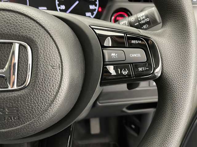 ホンダ ヴェゼル ハイブリッド e:HEV X 長野県 2023(令5)年 2.6万km プラチナホワイトパール 4WD/純正ナビ　/（フルセグ/Bluetooth/USB/AM/FM）/バックカメラ/ビルトインＥＴＣ2.0/衝突軽減ブレーキ/レーンキープアシスト/レーダークルーズコントロール/前後コーナーセンサー/踏み間違い防止/ＬＥＤヘッドライト/前席シートヒーター/ダウンヒルアシストコントロール/置くだけ充電/電子パーキングブレーキ/ステアリングスイッチ/パドルシフト/ドライブモード/取扱説明書/スペアキー