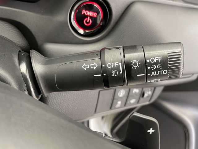 ホンダ ヴェゼル ハイブリッド e:HEV X 長野県 2023(令5)年 2.6万km プラチナホワイトパール 4WD/純正ナビ　/（フルセグ/Bluetooth/USB/AM/FM）/バックカメラ/ビルトインＥＴＣ2.0/衝突軽減ブレーキ/レーンキープアシスト/レーダークルーズコントロール/前後コーナーセンサー/踏み間違い防止/ＬＥＤヘッドライト/前席シートヒーター/ダウンヒルアシストコントロール/置くだけ充電/電子パーキングブレーキ/ステアリングスイッチ/パドルシフト/ドライブモード/取扱説明書/スペアキー