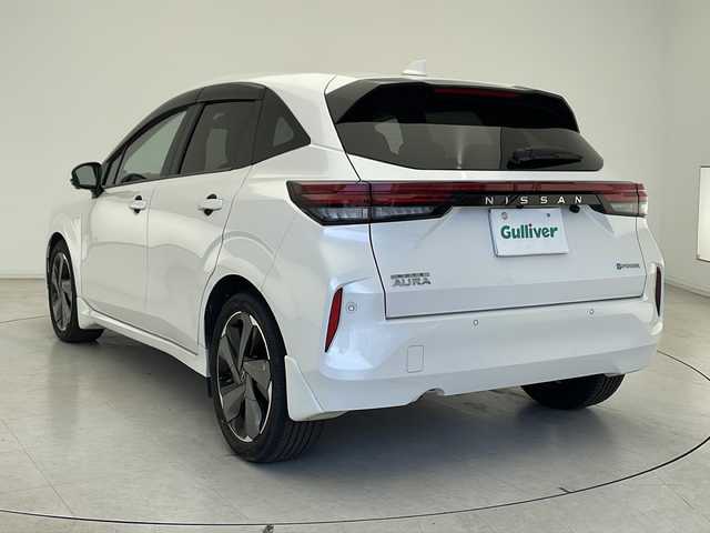 日産 オーラ G レザーエディション 千葉県 2023(令5)年 1.9万km ピュアホワイトパール プロパイロット/　衝突被害軽減システム/コーナーセンサー（前後）/　ブラインドスポットモニター/レーンキープアシスト/　レーダークルーズコントロール/横滑り防止/　オートライト/LEDヘッドライト/デジタルインナーミラー/BOSEサウンド/ワイヤレス充電/純正メモリナビ/　（Bluetooth/USB/フルセグTV）/車外カメラ/　（バック/全方位）/純正ビルトインETC2.0/純正ドライブレコーダー（前方のみ）/シートヒーター（D/N席）/純正フロアマット/パワーステアリング/ステアリングヒーター/純正17インチアルミホイール
