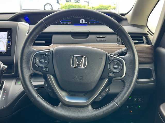 ホンダ フリード クロスター 宮城県 2023(令5)年 3.4万km プラチナホワイトパール ワンオーナー/寒冷地仕様/両側パワースライドドア/純正ナビ/(AM/FM/CD/DVD/TV/iPod/SD/USB/BT/AUX)/バックカメラ/ETC/前方ドライブレコーダー/ホンダセンシング/レーダークルーズコントロール/ハーフレザー/シートヒーター/ワイパーデアイサー/プッシュスタート/スマートキー/スペアキー/オートライト/LEDヘッドライト/フォグランプ/ドアバイザー/純正フロアマット/純正15インチアルミホイール