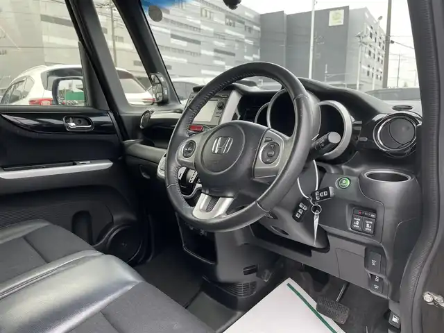 ホンダ Ｎ ＢＯＸ カスタム G ターボ Lパッケージ 千葉県 2016(平28)年 6万km スマートブラック あんしんパッケージ/・衝突軽減ブレーキ/・サイド＆カーテンエアバッグ/純正ディスプレイオーディオ【WX-151C】/バックカメラ/両後パワースライドドア/ハーフレザーシート/クルーズコントロール/スマートキー/パドルシフト/社外前後ドライブレコーダー【HDR360GW】/ビルトインETC/純正キセノンヘッドライト/フォグランプ/純正15インチアルミホイール/本革巻きステアリング