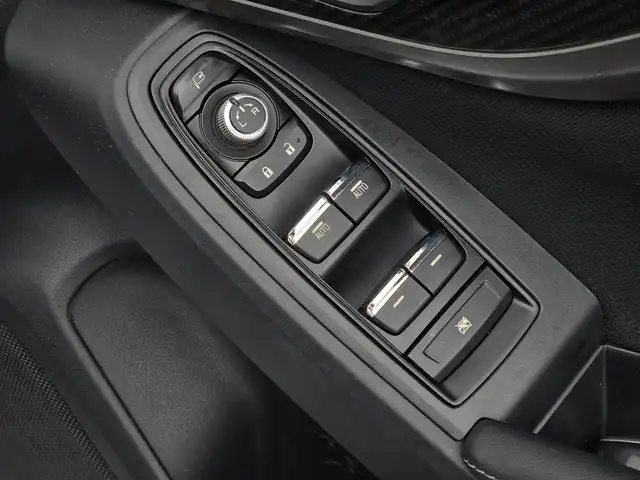 スバル インプレッサ Ｇ４ 2．0i－S アイサイト 鹿児島県 2017(平29)年 5.8万km アイスシルバーメタリック ＳＴＩリップスポイラー　/前後純正エアロスプラッシュ　/レーダークルーズコントロール　/ビルトインＥＴＣ　/純正ＳＤナビ（ＣＮ－ＬＲ８２０Ｄ）　/Ｂｌｕｅｔｏｏｔｈオーディオ　/バックカメラ　/フルセグテレビ/プッシュスタート/スマートキー/D+N席パワーシート/前後コーナーセンサー/純正アルミホイール(18インチ)/LEDヘッドライト/レーンキープアシスト/横滑り防止装置