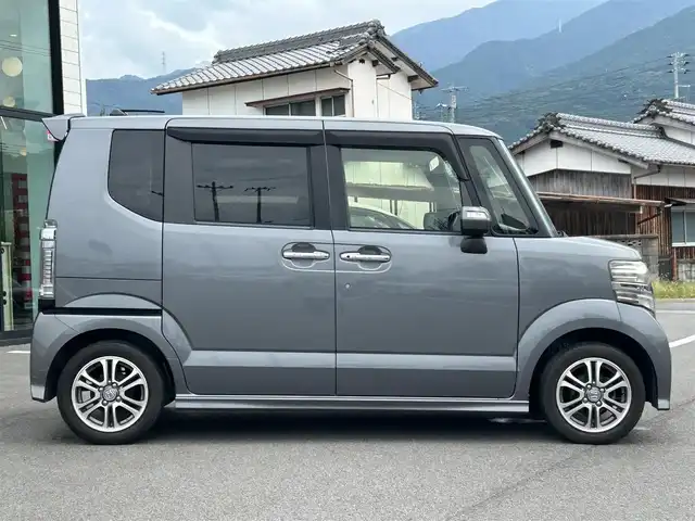 ホンダ Ｎ ＢＯＸ カスタム G Lパッケージ 愛媛県 2015(平27)年 6.1万km ポリッシュドメタルメタリック 純正7型ナビ(AM/FM/CD/DVD/BTワンセグTV)/左側電動スライド/ドライブレコーダー/バックカメラ/純正フロアマット/ステアリングリモコン/電格ミラー/純正ドアバイザー/シガーソケット/ISOFIX/フォグランプ/オートライト/ETC/現状サマー(純正AW)(155/65/R14)/TOYO SD-K7