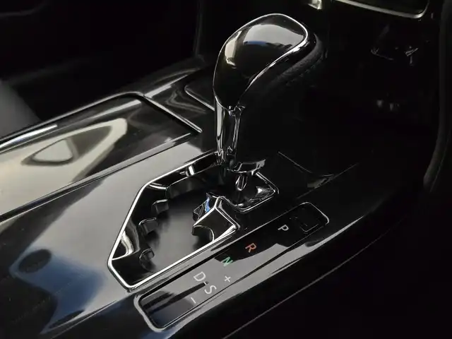 トヨタ クラウン ハイブリッド アスリートG 鹿児島県 2013(平25)年 7.4万km ホワイトパールクリスタルシャイン ムーンルーフ/レーダークルーズコントロール　/プリクラッシュセーフティ　/純正ＨＤＤナビ　/Ｂｌｕｅｔｏｏｔｈオーディオ　/バックカメラ　/フルセグテレビ　/ＭＴモード付きＡＴ/Ｄ＋Ｎ席パワーシート　/Ｄ＋Ｎ席シートヒーター　/D+N席シートベンチレーション/ステアリングヒーター/前方ドライブレコーダー/LEDヘッドライト/純正アルミホイール(18インチ)/横滑り防止装置/プッシュスタート/スマートキー/カーテンエアバッグ/エアバッグ(W+サイド)