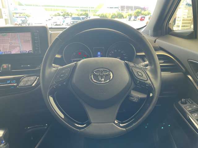 トヨタ Ｃ－ＨＲ G 愛知県 2017(平29)年 4.2万km 黒 純正ナビ/ワンセグ/バックカメラ/衝突軽減システム/レーダークルーズコントロール/ＥＴＣ/ハーフレザーシート/シートヒーター/純正アルミホイール/オートマチックハイビーム/ステアリングスイッチ/スマートキー/プッシュスタート