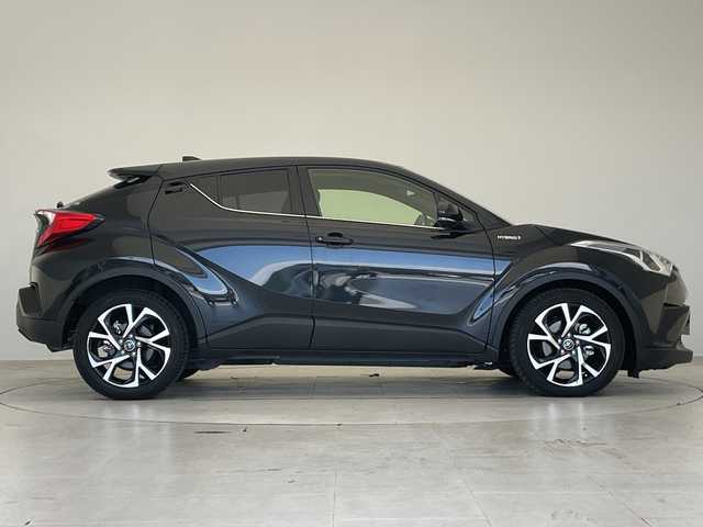 トヨタ Ｃ－ＨＲ G 愛知県 2017(平29)年 4.2万km 黒 純正ナビ/ワンセグ/バックカメラ/衝突軽減システム/レーダークルーズコントロール/ＥＴＣ/ハーフレザーシート/シートヒーター/純正アルミホイール/オートマチックハイビーム/ステアリングスイッチ/スマートキー/プッシュスタート