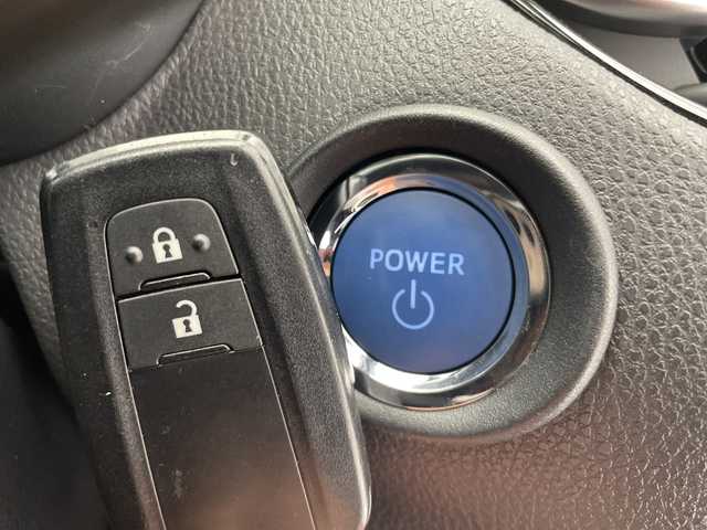 トヨタ Ｃ－ＨＲ G 愛知県 2017(平29)年 4.2万km 黒 純正ナビ/ワンセグ/バックカメラ/衝突軽減システム/レーダークルーズコントロール/ＥＴＣ/ハーフレザーシート/シートヒーター/純正アルミホイール/オートマチックハイビーム/ステアリングスイッチ/スマートキー/プッシュスタート