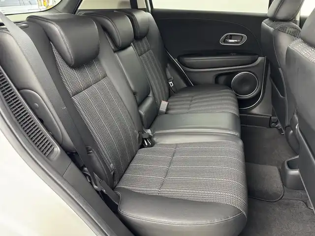 ホンダ ヴェゼル ハイブリッド Z ホンダセンシング 福岡県 2017(平29)年 5.8万km ホワイトオーキッドパール 社外ナビ／フルセグＴＶ　/バックカメラ　/ホンダセンシング　/衝突軽減ブレーキ　/レーンキープ　/ＥＣＯＮ　/ＥＴＣ　/ドラレコ　/パドルシフト　/ハーフレザーシート　/純正１７インチアルミホイール　/ＬＥＤヘッドライト