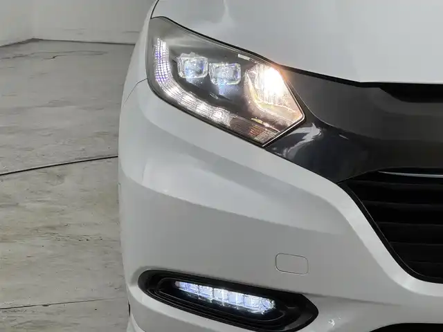 ホンダ ヴェゼル ハイブリッド Z ホンダセンシング 福岡県 2017(平29)年 5.8万km ホワイトオーキッドパール 社外ナビ／フルセグＴＶ　/バックカメラ　/ホンダセンシング　/衝突軽減ブレーキ　/レーンキープ　/ＥＣＯＮ　/ＥＴＣ　/ドラレコ　/パドルシフト　/ハーフレザーシート　/純正１７インチアルミホイール　/ＬＥＤヘッドライト