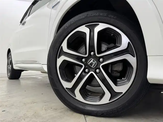 ホンダ ヴェゼル ハイブリッド Z ホンダセンシング 福岡県 2017(平29)年 5.8万km ホワイトオーキッドパール 社外ナビ／フルセグＴＶ　/バックカメラ　/ホンダセンシング　/衝突軽減ブレーキ　/レーンキープ　/ＥＣＯＮ　/ＥＴＣ　/ドラレコ　/パドルシフト　/ハーフレザーシート　/純正１７インチアルミホイール　/ＬＥＤヘッドライト