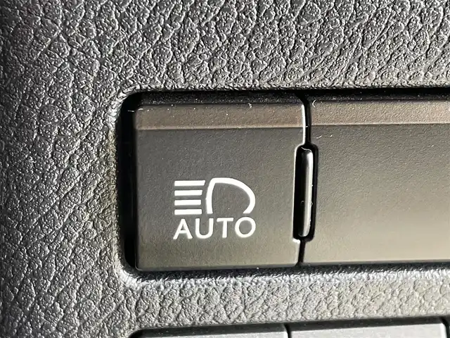 レクサス ＮＸ 300 Fスポーツ 岩手県 2018(平30)年 5.4万km ホワイトノーヴァガラスフレーク ４WD/ターボ/TRDフロントスポイラー/メーカーオプション三眼フルLEDヘッドランプ/メーカーオプション電動格納・リクライニングリヤシート/パノラミックビューモニター/ハンズフリーパワーバックドア/Fスポーツ専用フロアレッドカラーインテリア/Fスポーツ専用本革スポーツシート/パドルシフト/パフォーマンスダンパー/NAVI・AI-AVS/レクサスセーフティシステム＋/プリクラッシュセーフティ/レーダークルーズコントロール/レーンディパーチャーアラート/アダプティブハイビームシステム/クリアランスソナー/パーキングサポートブレーキ/パワーシート・シートヒーター・シートベンチレーション（前席）/ステアリングヒーター/10.3インチワイドディスプレイナビ/フルセグTV/純正18インチアルミホイール