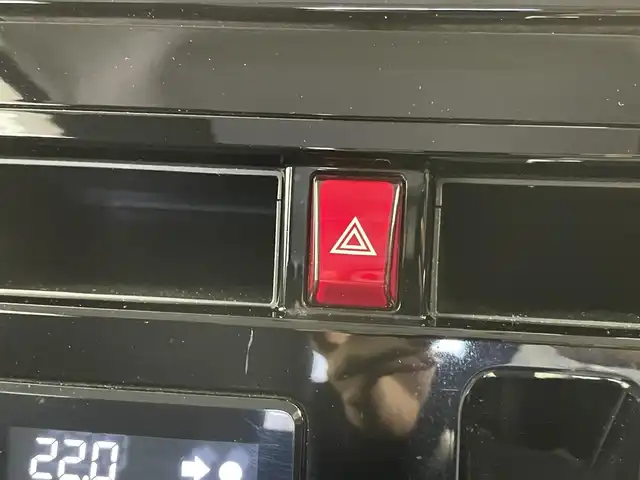 トヨタ タンク カスタムG S 千葉県 2018(平30)年 6.7万km ブラックマイカ/マゼンダベリーメタリック 禁煙車/スマートアシストIII/・衝突回避支援ブレーキ機能/・衝突警報機能/・誤発進抑制機能/両側パワースライドドア/純正7インチナビ/CD/DVD/Bluetooth/フルセグ/バックカメラ/クルーズコントロール/LEDオートライト/純正14インチアルミホイール/アイドリングストップ/プッシュスタート/スマートキー