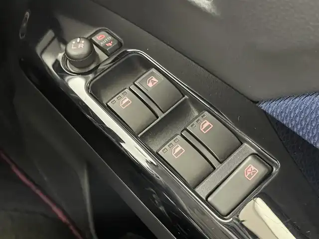 トヨタ タンク カスタムG S 千葉県 2018(平30)年 6.7万km ブラックマイカ/マゼンダベリーメタリック 禁煙車/スマートアシストIII/・衝突回避支援ブレーキ機能/・衝突警報機能/・誤発進抑制機能/両側パワースライドドア/純正7インチナビ/CD/DVD/Bluetooth/フルセグ/バックカメラ/クルーズコントロール/LEDオートライト/純正14インチアルミホイール/アイドリングストップ/プッシュスタート/スマートキー